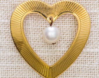 Pearl Heart Brooch Vintage Etched Shiny Gold Dangling Bead Broach Vtg Pin 7JJ