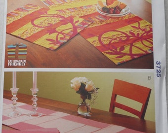 3725 ~ Table Runners and Placemats ~ Pattern from Kwik Sew