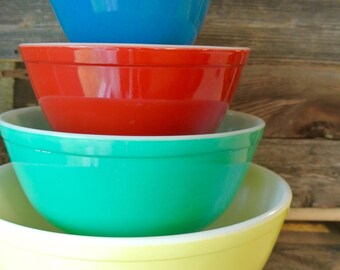 Vintage Pyrex Mixing Bowl Set