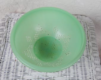 Jadeite Green Tupperware Colander, Tupper ware Plastic Round Strainer Bowl, Star Pattern, Footed, Mid-century Retro Kitchen, RascalsRarities