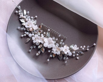 White flower Bridal Hair vine- Crystal Weddind Hair Comb- Silver leaves Hair Vine Bride-Bridal headpiece-Wedding hair vine- Bridal hair comb