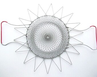 Vintage Collapsible Wire Egg Basket #F02