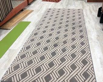 Geometric Gray/Silver Rug (3'x6')