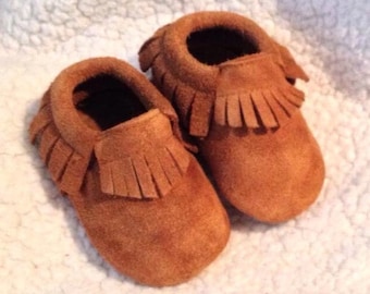 Baby Moccasins, Brown Moccasins, Rusty Brown suede Baby Moccasins, Brown Baby shoes, Baby Booties, Crib shoes, Baby Gifts