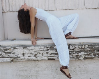 Natural Yoga Pants in WHITE // Flexible Waistband, Natural Fiber, Whole body breathes!