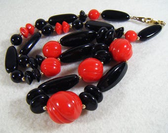 Vintage 60's Black and Red Beaded Necklace