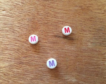 10 pearls letter "M" round acrylic 7 mm