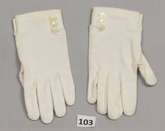Girls Vintage Gloves White 5 3/4 inches 100% cotton Little girl Hand sewn Side placket with buttons at wrist edge Palm 2 1/2 inches Pristine