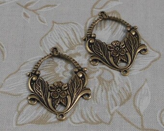 LuxeOrnaments Oxidized Brass Filigree Flower 4 Ring Pendant (1 pc) 30x20mm G-6901-B I21-VJS