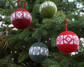 Sanquhar Christmas Tree Ornament Knitting Pattern