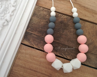 Teething necklace. Soft pink.