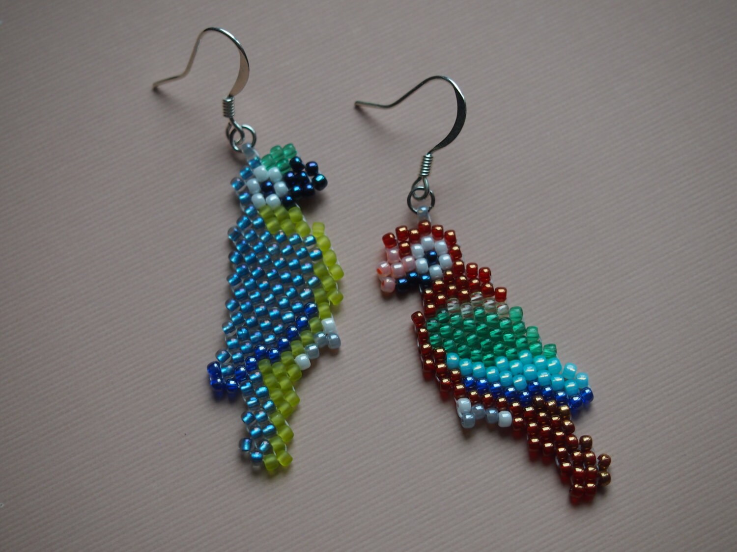 seed bead parrot earrings your choice of green wing or blue