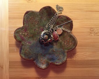 Green and Brown Lace Texture Ring Holder