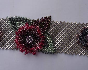 Knitted flowers beaded bracelet