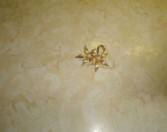 vintage pin brooch goldtone flower faux pearls