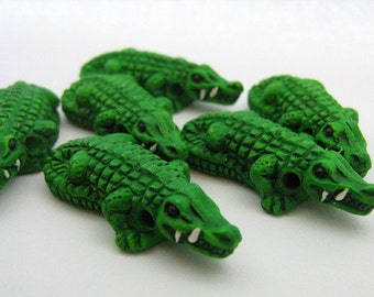 10 Large Alligator Beads - LG51