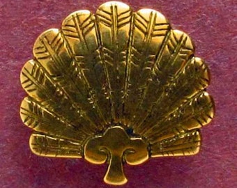 Hawk Feather Fan Button - B618