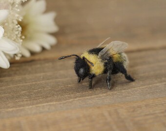 Bumble bee, Needle felt bee, Nature Table, Spring decorations, gift for bee lover
