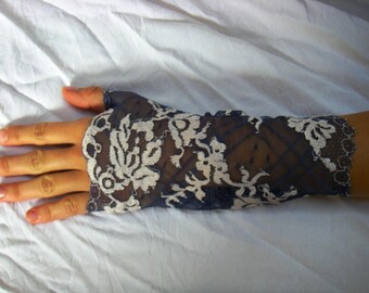 Lavender lace, flowers beige fingerless gloves