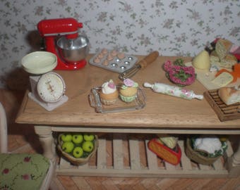 Dollhouse miniature 1/12. Tray with cupcakes