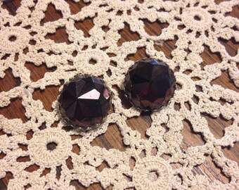 Vintage vogue purple clip on earrings 1940s elegance