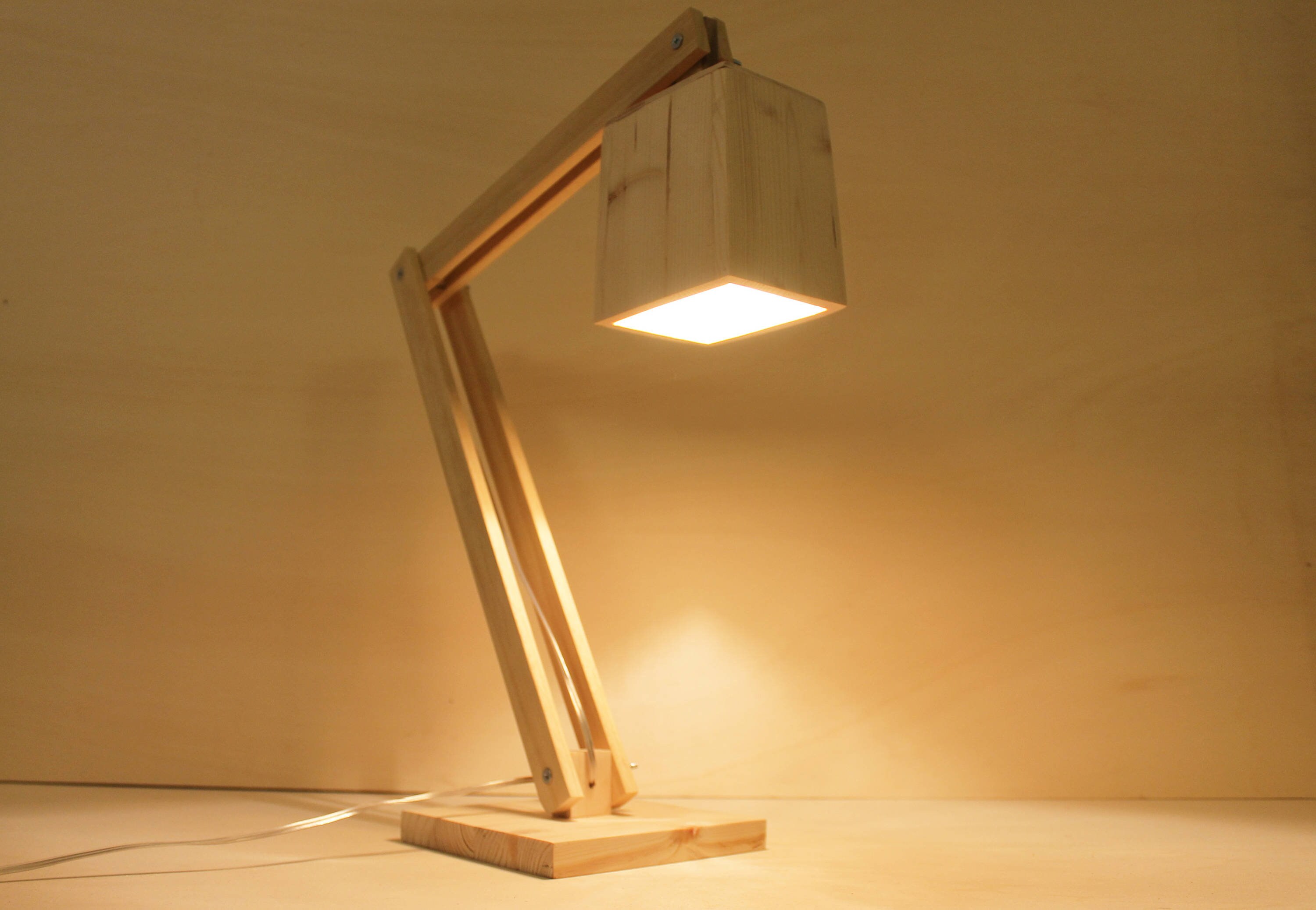 Handmade table lamp in wood. Desk lamp. Articulated lamp.