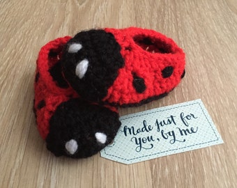 Crochet Unisex Amigurumi Ladybug Baby Slippers, Gift Box Idea for Baby Shower, Pregnancy Announcement and Gender Reveal to Grandparents