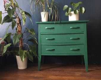 Vintage - green Dresser chest of drawers
