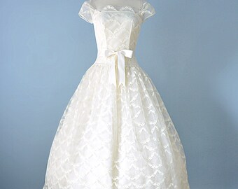 Vintage 1950s Wedding Dress...LORRIE DEB Ivory Lace Ballerina Length Wedding Dress 27 Inch Waist