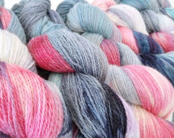 Positive vibes on Shetland lamsbwool and alpaca. Woollen spun and dyed in Yorkshire using fleece obtained from named UK farms. Non-superwash