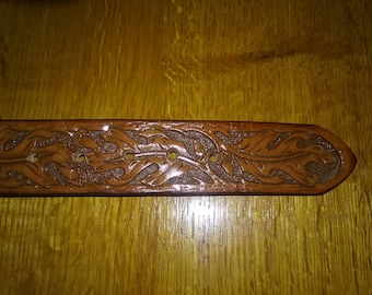 Hand tooled leather belt in Oak Leaf pattern
