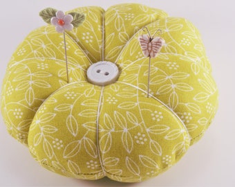 Retro Leaf Design Pincushion, Fabric Pincushion, pincushion with decorative pins, sewing and quilting supplies, Mothers Day gift