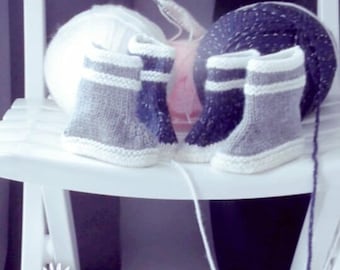 boots Navy knit hands