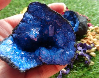 Blue Geode Great ! Natural Crystals Beautiful cut and polished agate geodes Raw Crystals