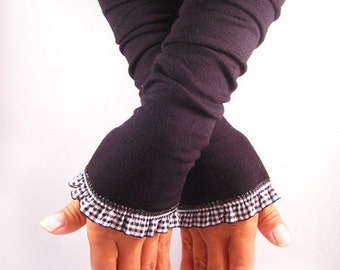 Arm warmers, fingerless gloves in black with Plaid ruffle