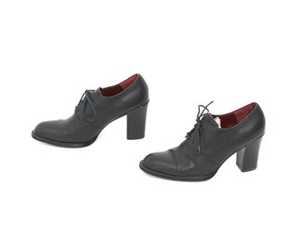 size 8.5 OXFORD black leather 80s 90s MINIMAL lace up high heel ankle boots