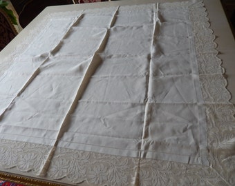 VINTAGE LINEN TABLECLOTH
