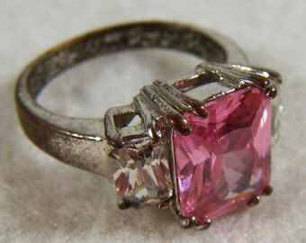 Vintage 80's Pink Rhinestone Costume Ring Size 6