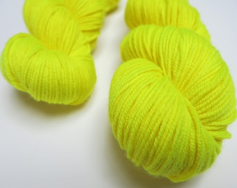 Patsy / Atomic Lemon / Kettle dyed / UV Reactive Yarn / superwash merino dk wool / black light reactive yellow / rave festival knitting