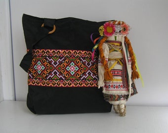 Ukrainian embroidery on canvas tote bag / Black canvas shoulder bag / Large canvas tote / Zippered bag / Ukrainian gift / Embroidered bag