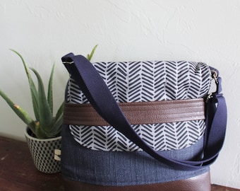 Medium Messenger Bag/Navy-Black and Gray Chevron/Adjustable Strap/Inside Pockets/Faux Leather Bottom