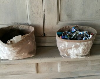 Oddments of linen and cotton a playful and practical way to have a home tidy and organized