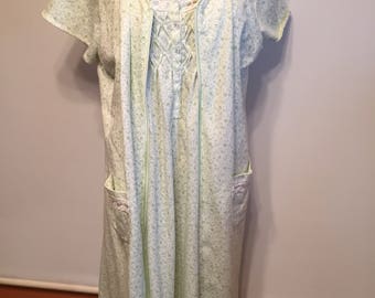 Vintage nightgown sent