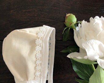 Reversible Baby girl bonnet, baby hat , cotton baby bonnet . Floral baby bonnet. Vintage baby bonnet