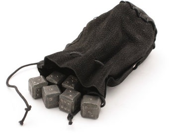 Eisen-Würfel (6 X) mit einem Leder-Etui