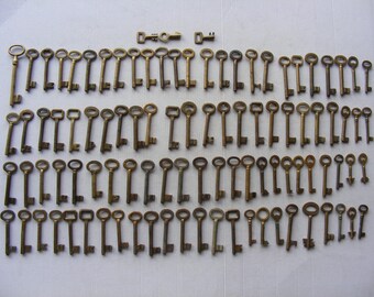 Lot 100 Vintage Old All Brass Keys