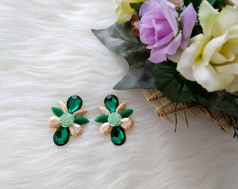 New gorgeous bib statement earrings in green color with gold details, gift for her, gift, statement earrings, bridesmaids, anniversary