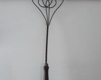 Antique Wire Rug Beater, Vintage Wire Carpet Beater, Wall Display. (No 1)