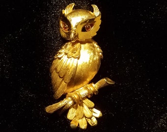 Vintage Crown Trifari Owl Brooch Gold Tone