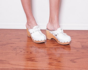 Vintage 90s White Leather Clogs \\ White Leather Sandals \\ Wooden Clogs \\ Leather Mules 7 \\ Boho Shoes \\ Wooden Clogs \\ Mules Shoes